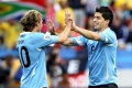 Suarez-Forlan-1st-goal-KOR-2010.jpg