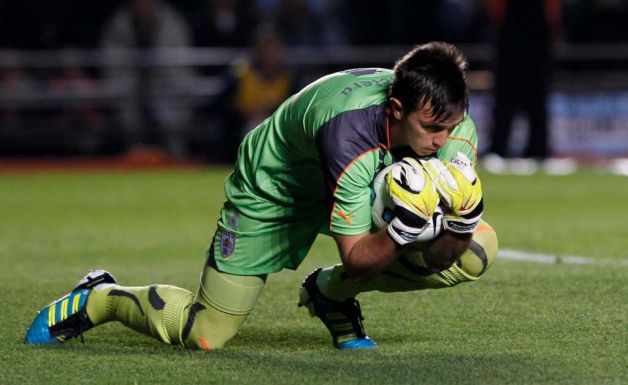 Файл:Muslera ARG-URU-2011.jpg
